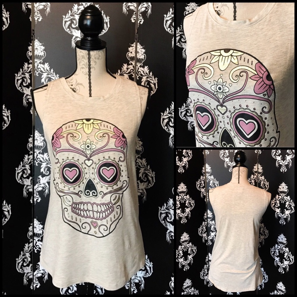 🍀 NWT! Gorgeous Sparkly Sugar Skull Tank! - Picture 2 of 8